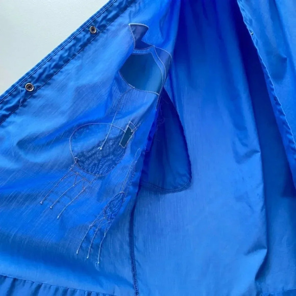 Vintage - Blue Duster with Patio Chair and Table Design - Picture 3 of 6